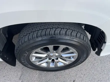 Toyota Land Cruiser Prado 2018 года за 22 650 000 тг. в Алматы – фото 37