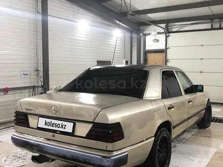 Mercedes-Benz E 300 1988 года за 900 000 тг. в Щучинск – фото 2