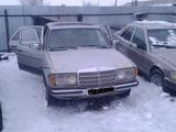 Mercedes-Benz E 200 1980 годаүшін33 333 тг. в Караганда