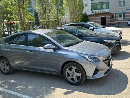 Hyundai Accent 2021 года за 8 750 000 тг. в Актобе – фото 2