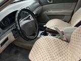 Hyundai Sonata 2005 года за 2 650 000 тг. в Тараз – фото 4