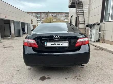 Toyota Camry 2011 года за 7 600 000 тг. в Балхаш – фото 2