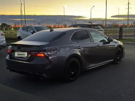 Toyota Camry 2021 года за 13 000 000 тг. в Семей – фото 9