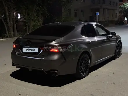 Toyota Camry 2021 года за 13 000 000 тг. в Семей