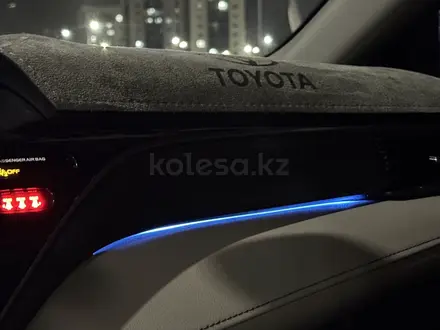 Toyota Camry 2021 года за 13 000 000 тг. в Семей – фото 24