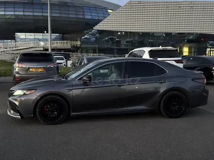 Toyota Camry 2021 года за 13 000 000 тг. в Семей – фото 3