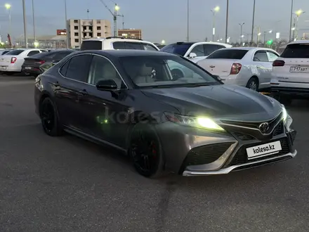 Toyota Camry 2021 года за 13 000 000 тг. в Семей – фото 5