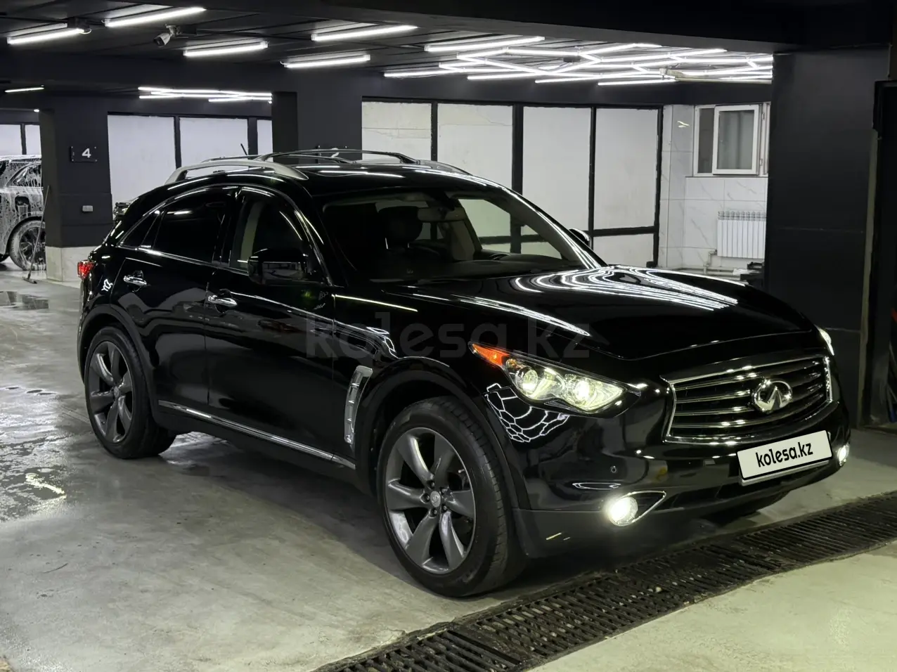 Infiniti FX35, 2012