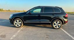 Volkswagen Touareg 2012 года за 10 454 444 тг. в Астана