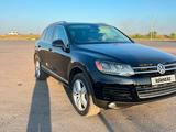 Volkswagen Touareg 2012 года за 9 999 999 тг. в Астана – фото 5
