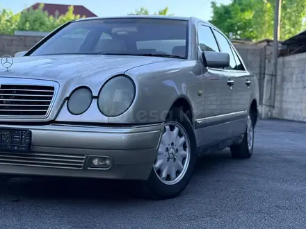 Mercedes-Benz E 230 1996 года за 1 400 000 тг. в Шымкент – фото 2