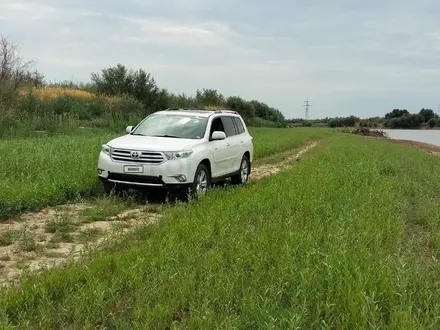 Toyota Highlander 2013 года за 9 000 000 тг. в Атырау – фото 9