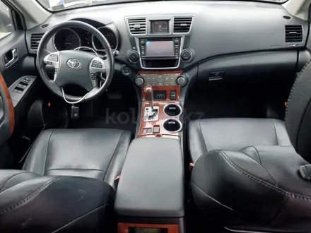 Toyota Highlander 2013 года за 9 000 000 тг. в Атырау
