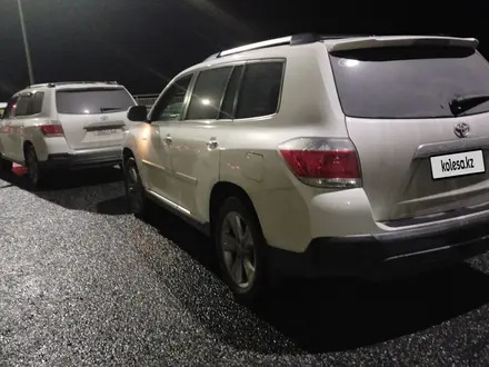 Toyota Highlander 2013 года за 9 000 000 тг. в Атырау – фото 3
