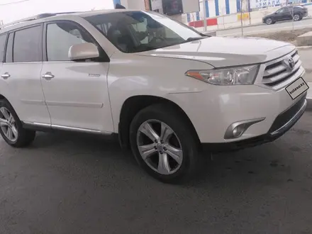Toyota Highlander 2013 года за 9 000 000 тг. в Атырау – фото 4