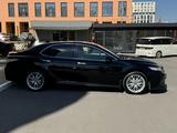 Toyota Camry 2019 года за 12 500 000 тг. в Астана – фото 2