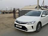 Toyota Camry 2016 года за 11 200 000 тг. в Байконыр – фото 2