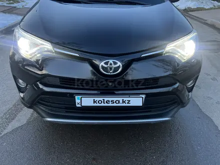 Toyota RAV4 2019 года за 14 200 000 тг. в Алматы