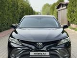 Toyota Camry 2019 года за 16 300 000 тг. в Алматы – фото 2
