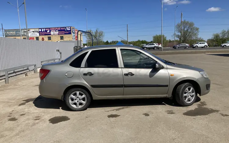 ВАЗ (Lada) Granta 2190 2012 годаүшін3 100 000 тг. в Уральск