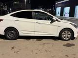 Hyundai Solaris 2015 года за 3 400 000 тг. в Шымкент – фото 2