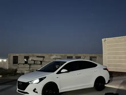 Hyundai Accent 2022 года за 7 200 000 тг. в Актау – фото 2