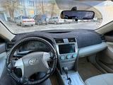 Toyota Camry 2006 года за 5 200 000 тг. в Актобе – фото 2