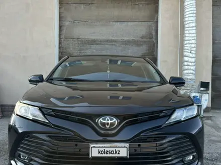 Toyota Camry 2019 года за 8 600 000 тг. в Атырау