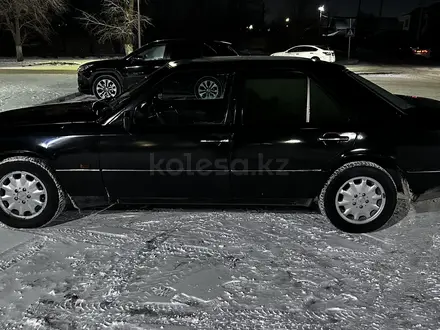 Mercedes-Benz E 200 1994 года за 1 300 000 тг. в Павлодар – фото 3