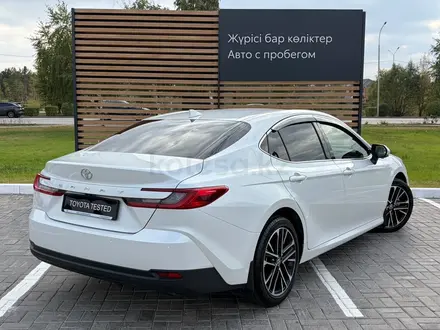 Toyota Camry Luxe 2025 года за 20 590 000 тг. в Кокшетау – фото 6