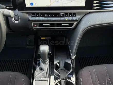 Toyota Camry Luxe 2025 года за 20 590 000 тг. в Кокшетау – фото 18
