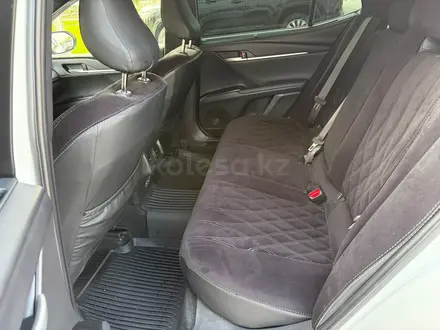 Toyota Camry Luxe 2025 года за 20 590 000 тг. в Кокшетау – фото 14