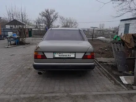Mercedes-Benz E 260 1988 года за 1 100 000 тг. в Павлодар – фото 4