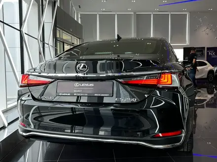 Lexus ES 250 2022 года за 37 000 000 тг. в Атырау – фото 3