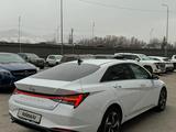 Hyundai Elantra 2022 года за 11 999 999 тг. в Алматы – фото 2