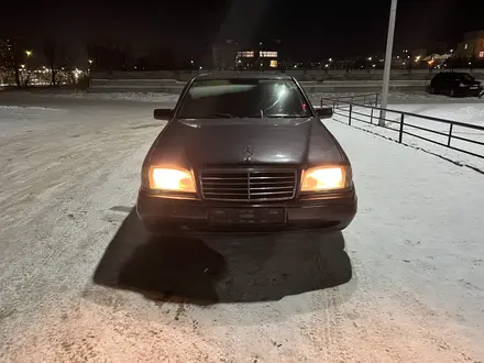 Mercedes-Benz C 180 1994 года за 1 350 000 тг. в Караганда – фото 2