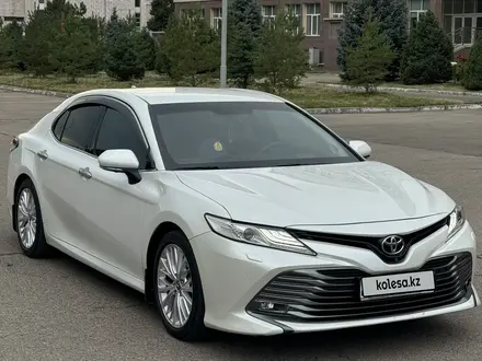 Toyota Camry 2019 года за 16 800 000 тг. в Алматы – фото 98