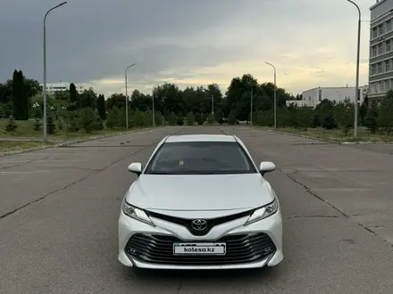 Toyota Camry 2019 года за 16 800 000 тг. в Алматы – фото 99