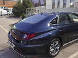 Hyundai Sonata 2022 года за 11 500 000 тг. в Алматы – фото 2