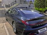 Hyundai Sonata 2022 года за 11 500 000 тг. в Алматы – фото 3