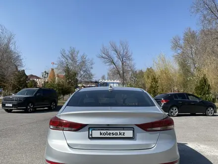 Hyundai Elantra 2016 года за 6 500 000 тг. в Шымкент – фото 3