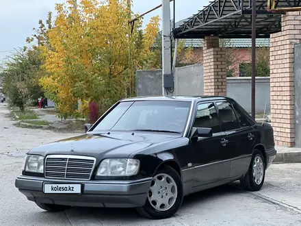 Mercedes-Benz E 220 1992 года за 2 350 000 тг. в Шымкент – фото 3