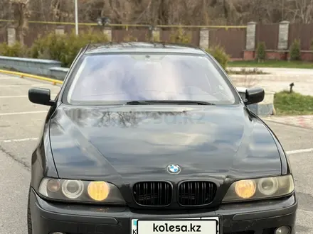 BMW 523 1999 года за 3 800 000 тг. в Алматы