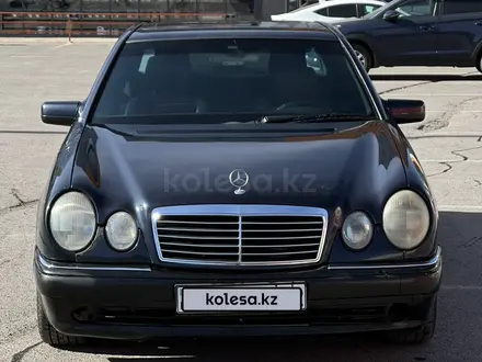 Mercedes-Benz E 320 1996 года за 2 500 000 тг. в Астана