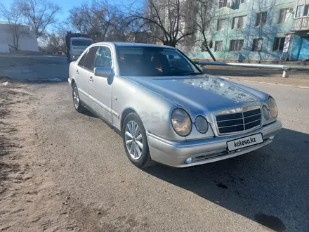 Mercedes-Benz E 230 1997 года за 2 500 000 тг. в Кызылорда – фото 2