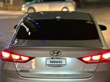 Hyundai Elantra 2018 года за 5 500 000 тг. в Актау – фото 2