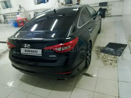 Hyundai Sonata 2015 года за 8 500 000 тг. в Семей – фото 2