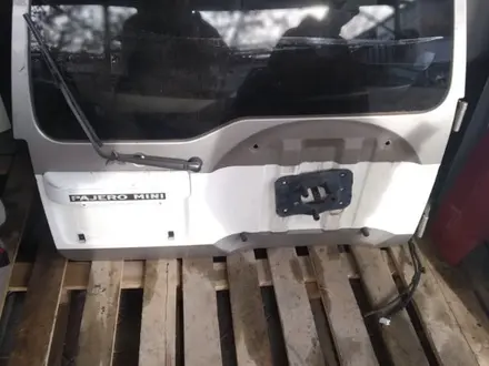 Крышка дверь багажник Mitsubishi pajero mini за 55 000 тг. в Астана