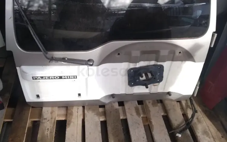 Крышка дверь багажник Mitsubishi pajero mini за 55 000 тг. в Астана