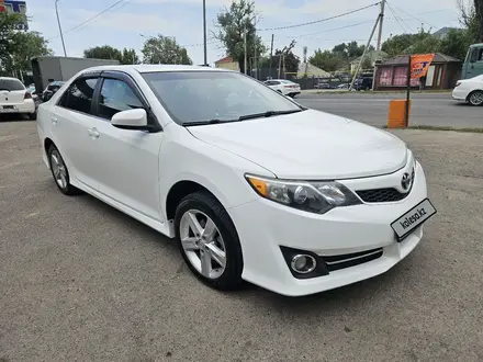 Toyota Camry 2013 года за 9 000 000 тг. в Алматы – фото 2